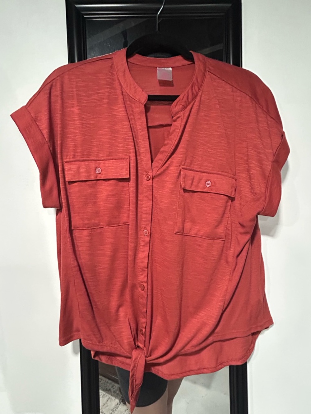 No Boundaries Rust Red Button-Front Tie-Hem Blouse